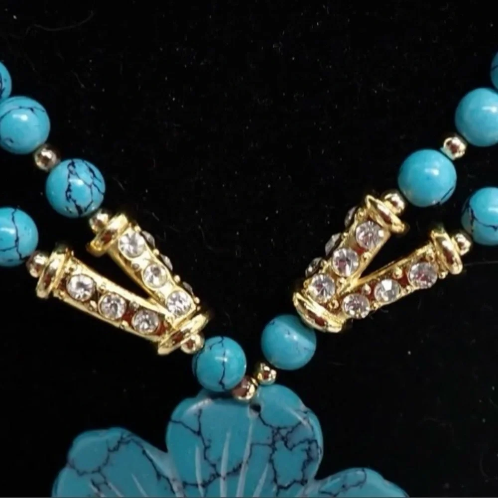 Blue Dyed Howlite Bead & Gold Tone Double Strand Necklace w/ Flower Pendant 17”